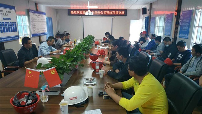 “觀摩學(xué)習(xí)找差距，交流經(jīng)驗(yàn)促提高”